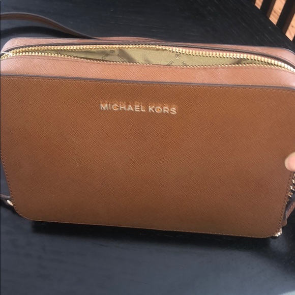 New with tags Michael Kors Large crossbody bag. - Picture 3 of 4